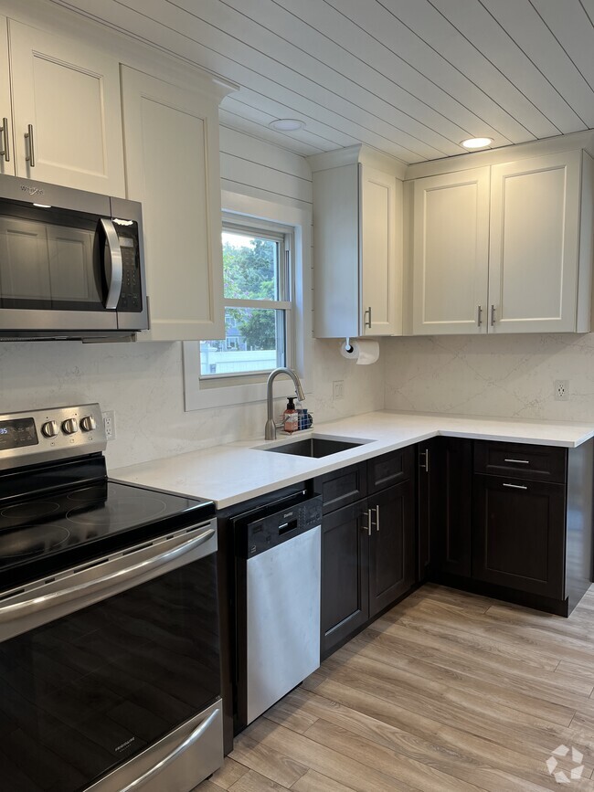Building Photo - 29 Center Beach Ave Rental