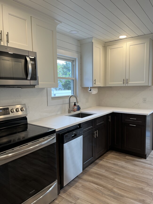 Building Photo - 29 Center Beach Ave Rental
