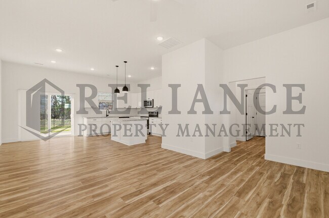 Photo - 731 Elmwood St