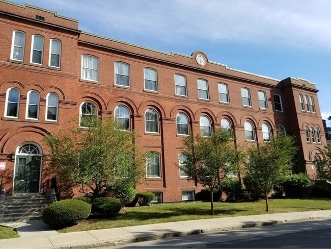 Building Photo - 63 Illinois St Unit 104