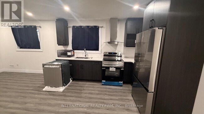 Photo - 891 Darnley Blvd