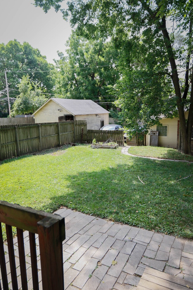 Photo - 395 E 15th Ave