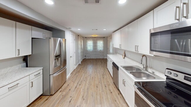 635 Colbert Ave