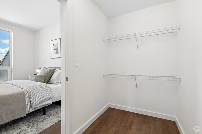 2BR, 2BA - 1,200SF - Walk-in Closet