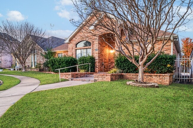 Photo - 4115 Primrose Ln