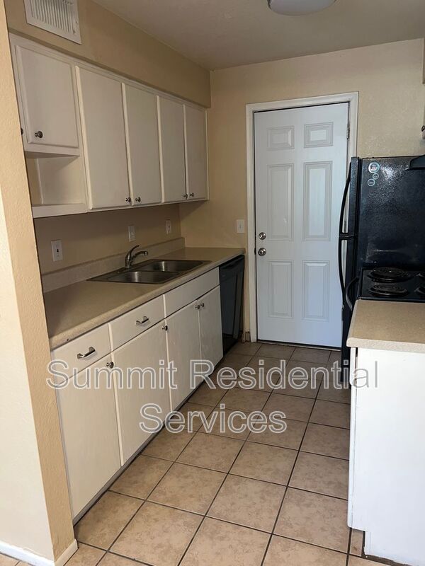 Photo - 2511 N Edith Blvd