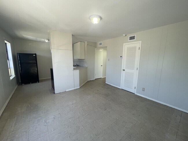 Photo - 705 Bustamante St