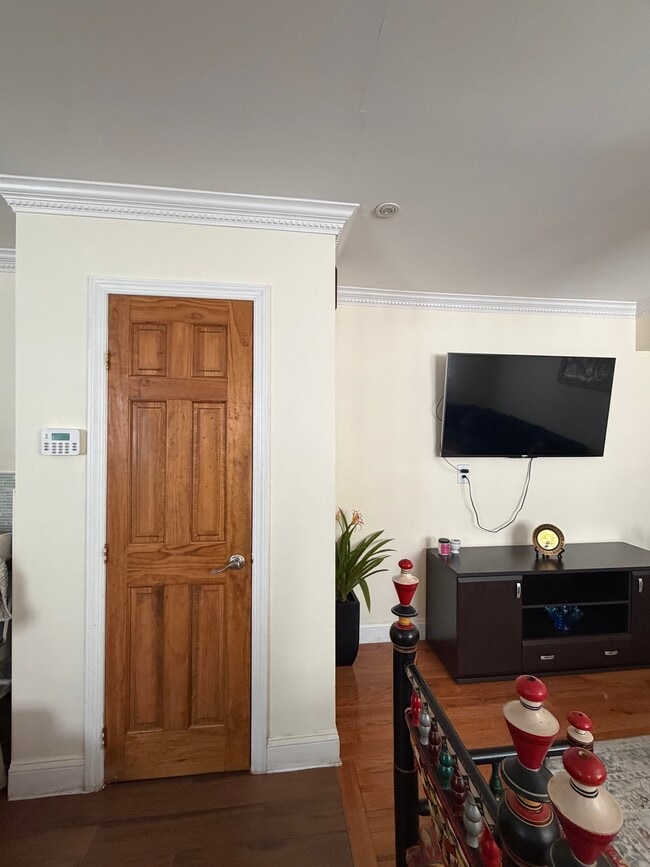 Photo - 356 Elvin St Unit 1