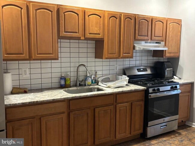 Photo - 2250 N Lambert St