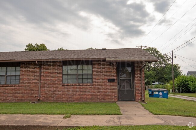 Building Photo - One Bedroom in quiet neighborhood Unit 4 Rental