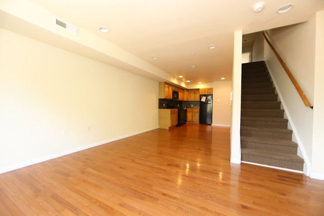 Kitchen/Living room - 1528 Willington St Apartamentos