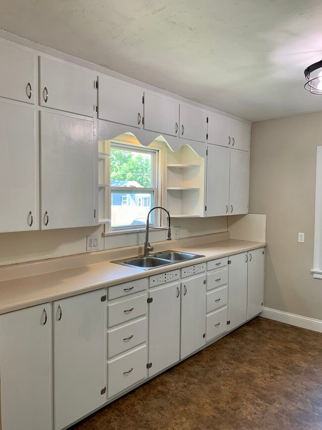 Cocina - 821 W 7th St