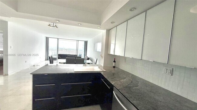 Building Photo - 18071 Biscayne Blvd Unit 1803