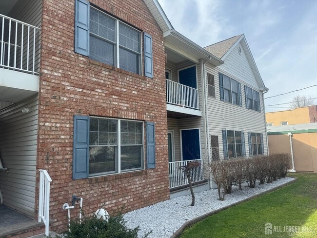 Photo - 449 Avenel St