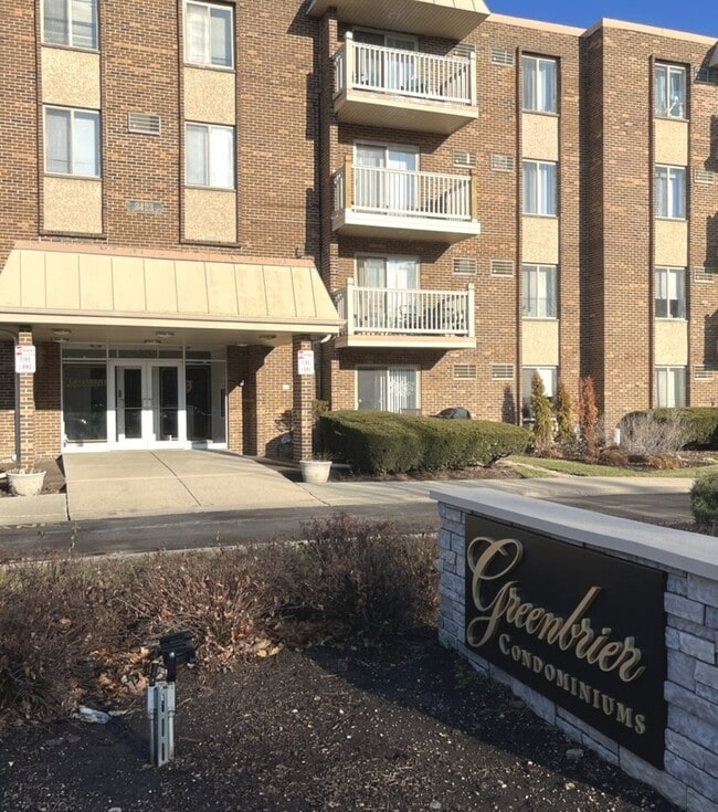 Building Photo - 2423 N Kennicott Dr Unit 1C