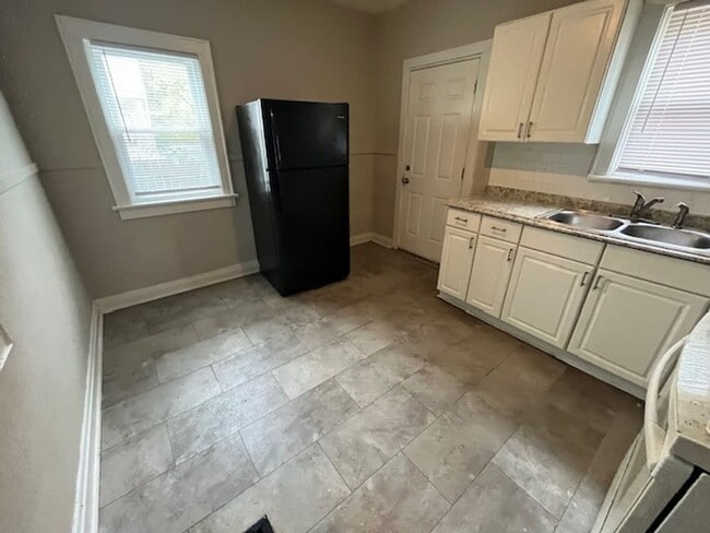 Photo - 1134-1136 S Champion Ave Unidad 1134