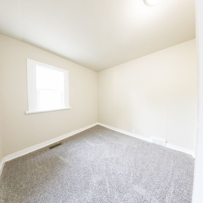 Photo - 2 Bedroom with Bonus Room Near Fairgrounds
