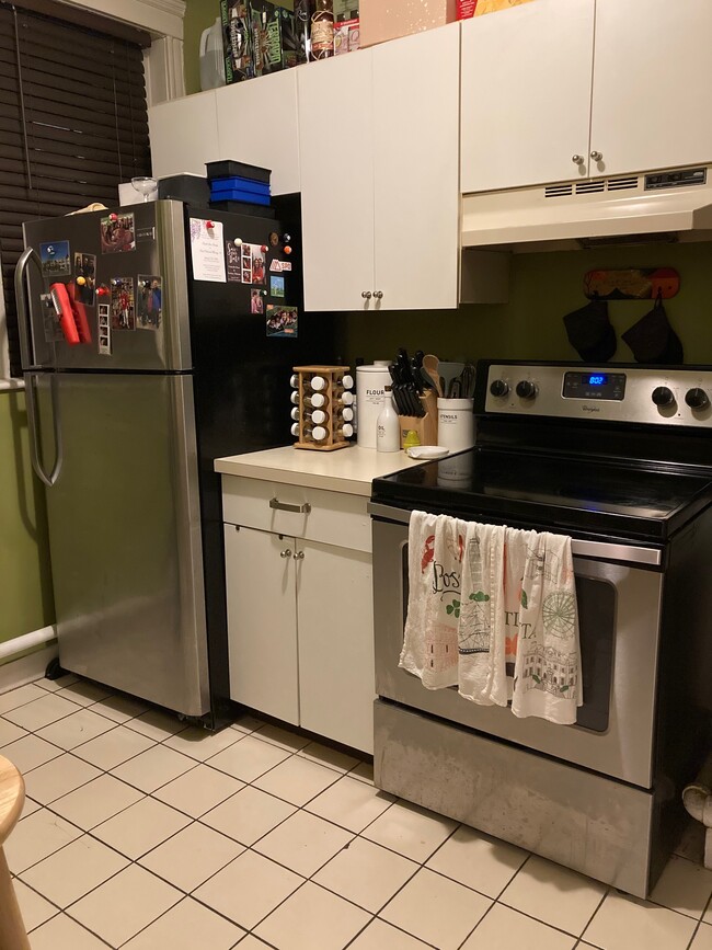Kitchen - 153 Strathmore Rd Unit 14