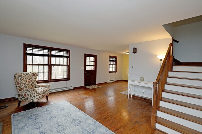 Photo - 380 Newtown Turnpike