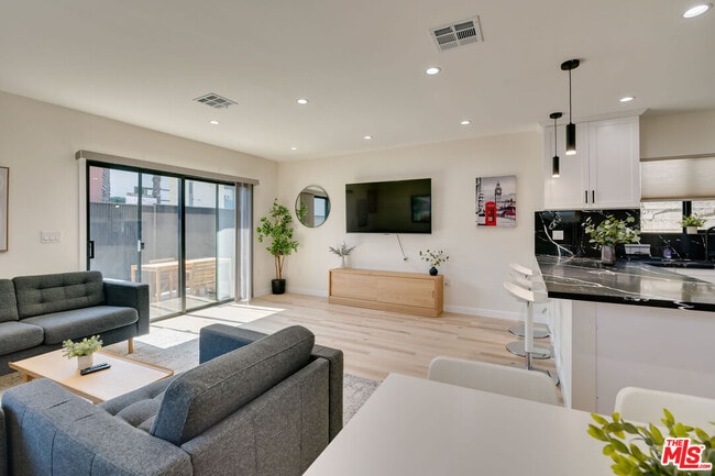 Photo - 918 N San Vicente Blvd Unidad B