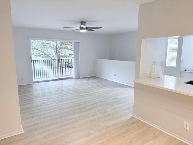 Building Photo - 117 Gardens Dr Unit 201