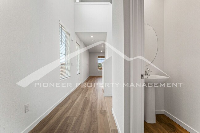 Photo - Charming Townhouse with Washer/Dryer and Garage