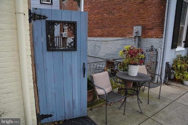 Photo - 313 N Market St