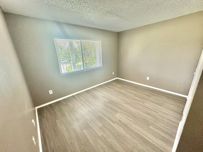 Photo - 2549 S Oak Ave Unit r2549soD
