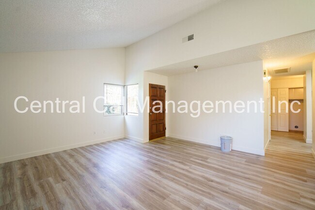 5905 Auburn Oaks Dr Unidad D