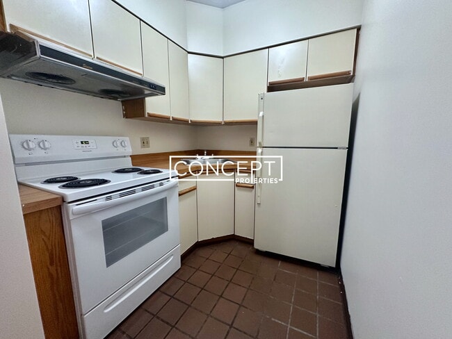 Building Photo - 81 Essex St Unit 41