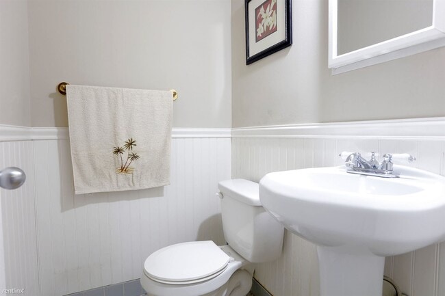 Photo - 2 br, 1.5 bath Condo - 1616 Washtenaw Avenue