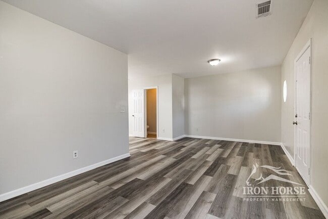 Photo - 634 Mill Stone Bluff