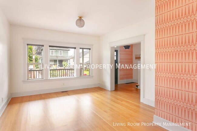 Photo - Showstopper in the Heart of No Po!  **Pric...