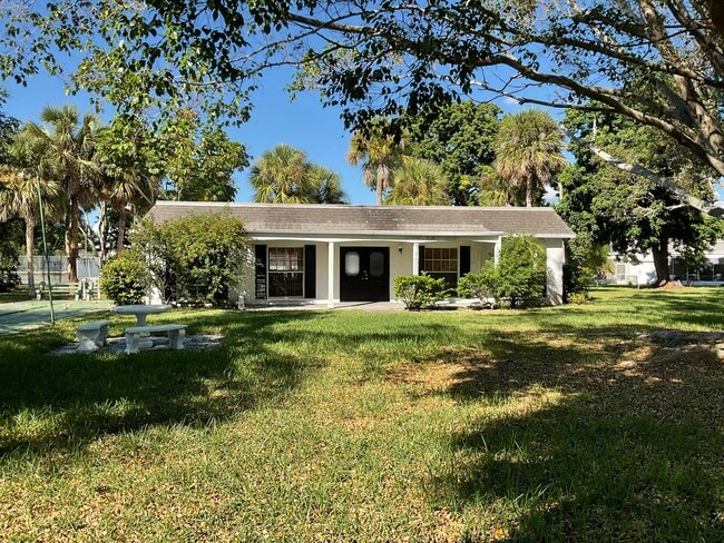 4511 3rd Street Cir W Unit 291 Burgundy Unit Ii Con