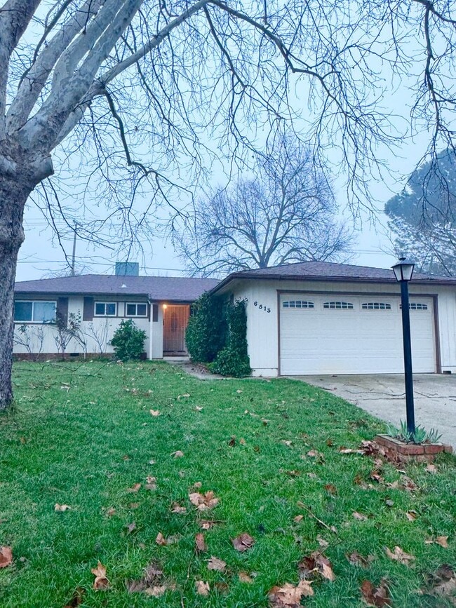 Building Photo - Westside - Close to Shopping