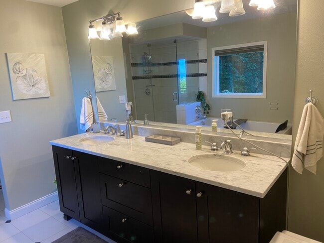 Photo - 312 S Forest St Unidad South Hill Apartment