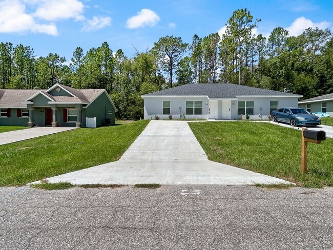9368 N Peachtree Way