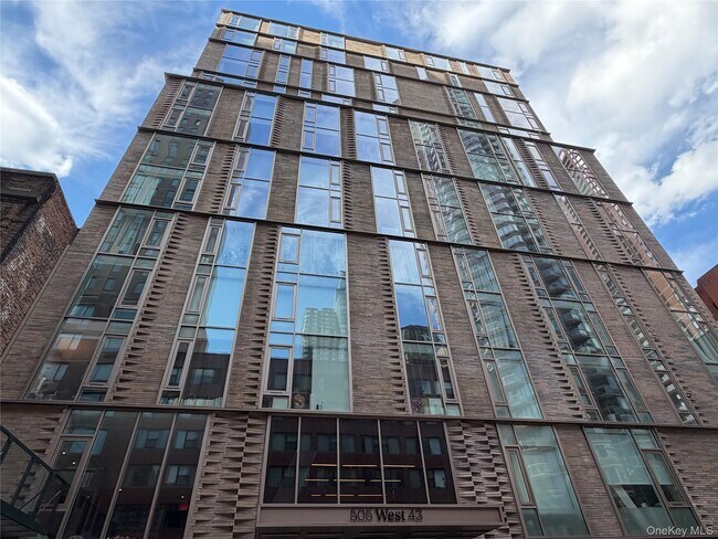 Building Photo - 505 W 43rd St Unit 6L
