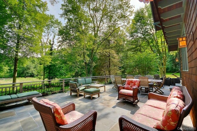 Photo - 16 Old Post Rd