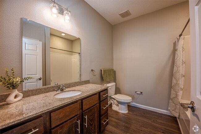 2BR, 2BA - 1,002SF - 2nd Bathroom