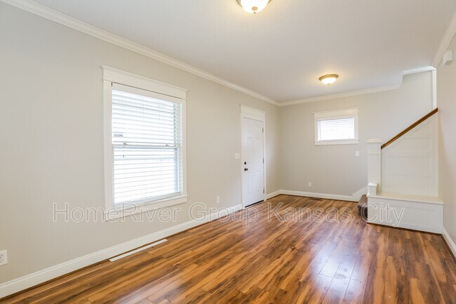 Photo - 908 W Truman Rd