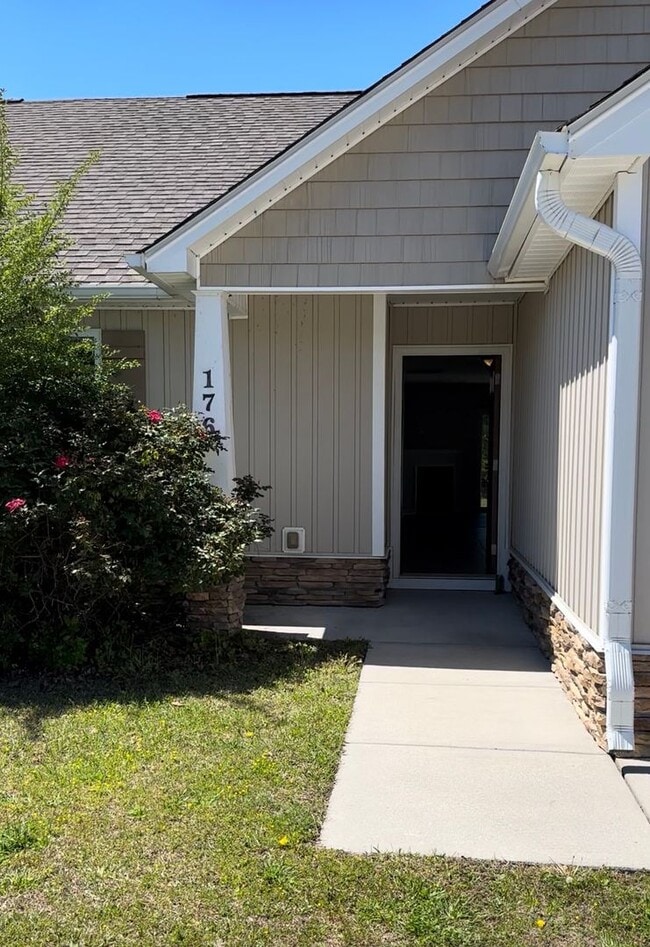 Building Photo - 2 BR 2 BA in Holly Ridge