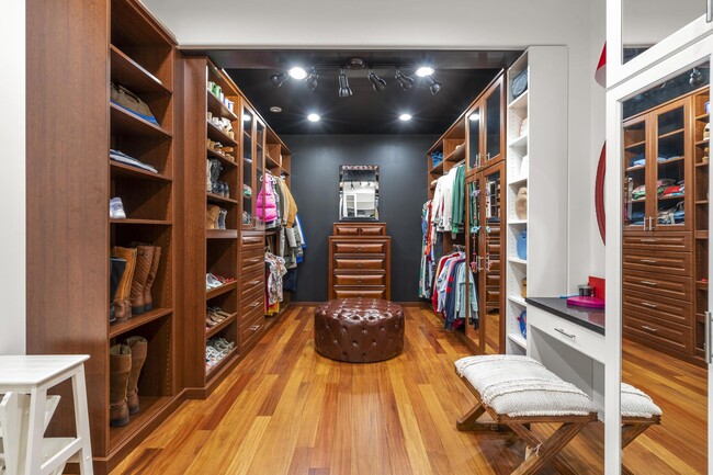 Photo - Guilford Gatehouse West