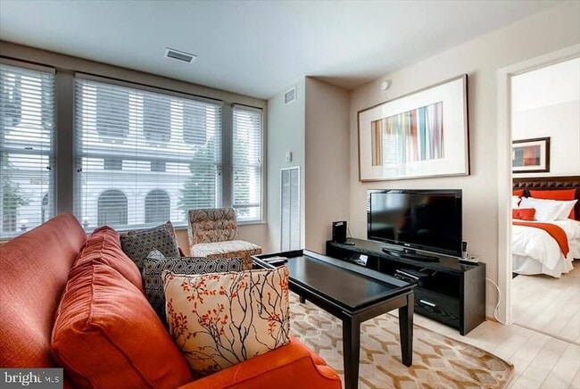 Building Photo - 733 15th St NW Rental