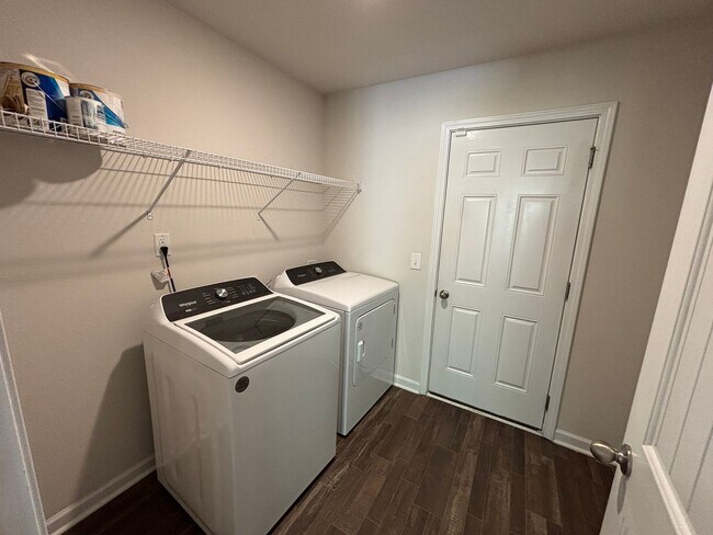 Photo - 127 Sundew Rd