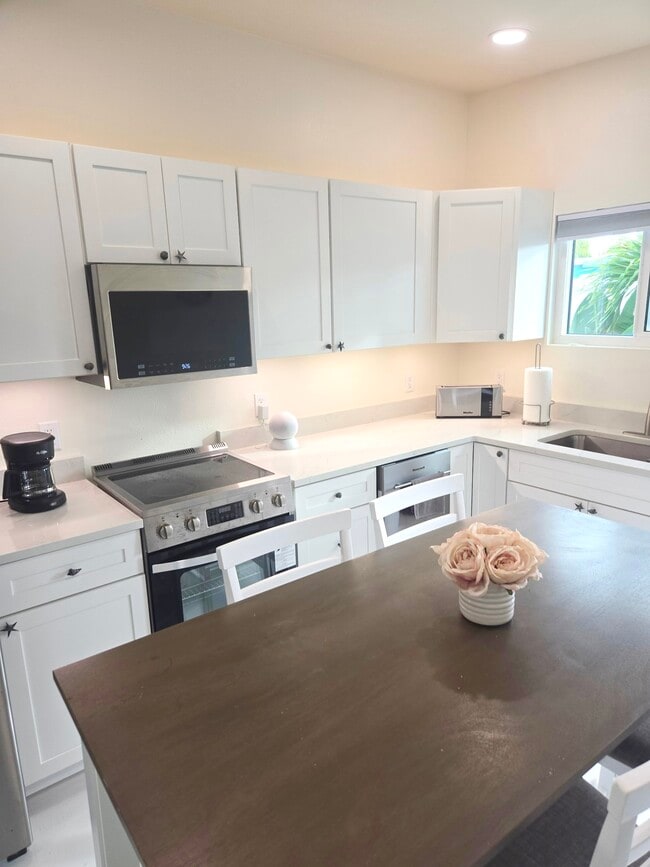 Photo - 877 Bruce Ave