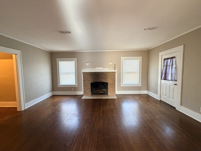 Photo - 4704 Chenevert St