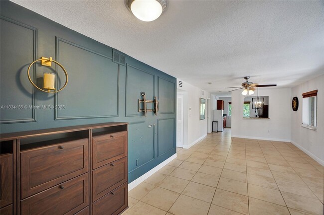 Building Photo - 6235 SW 47th Manor Unit 204 Rental