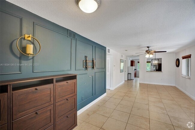 Building Photo - 6235 SW 47th Manor Unit 204 Rental