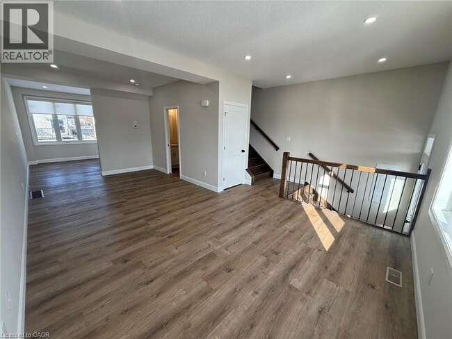 Photo - 675 Princess St